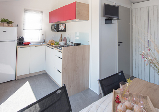 https://www.campingbonport.com/wp-content/uploads/2022/01/camping-mobil-home-camargue-4.jpg