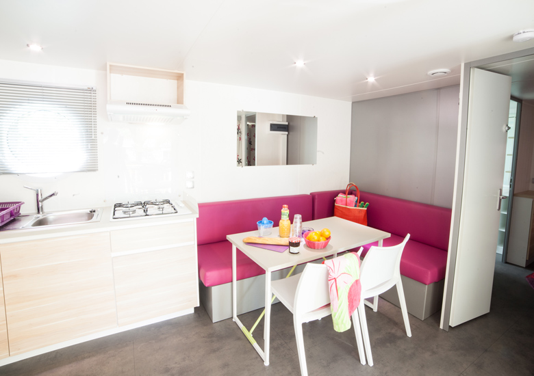 https://www.campingbonport.com/wp-content/uploads/2022/01/camping-mobil-home-camargue.jpg