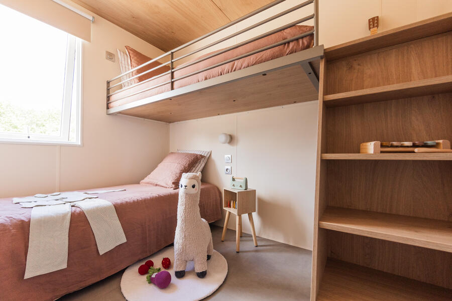 https://www.campingbonport.com/wp-content/uploads/2025/11/chambre-enfant-mezzanine-Selenia-3ch.jpg